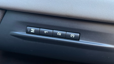 Land Rover Range Rover Evoque 2.0 P200 R-Dynamic SE 5dr Auto Petrol Hatchback